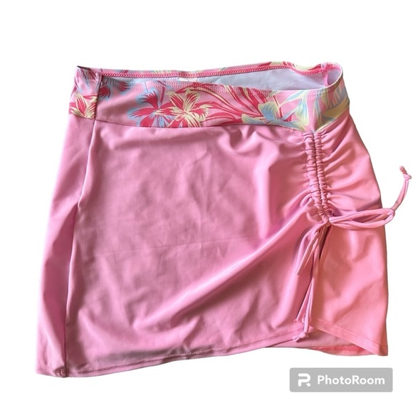 5/$25 LuckyBop three piece swimwear in pink floral pattern size small - Picture 5 of 10